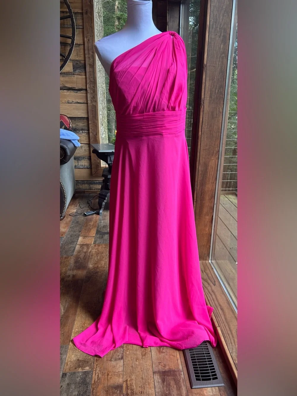 Elegant Fuchsia Sleeveless Evening Dress size 16